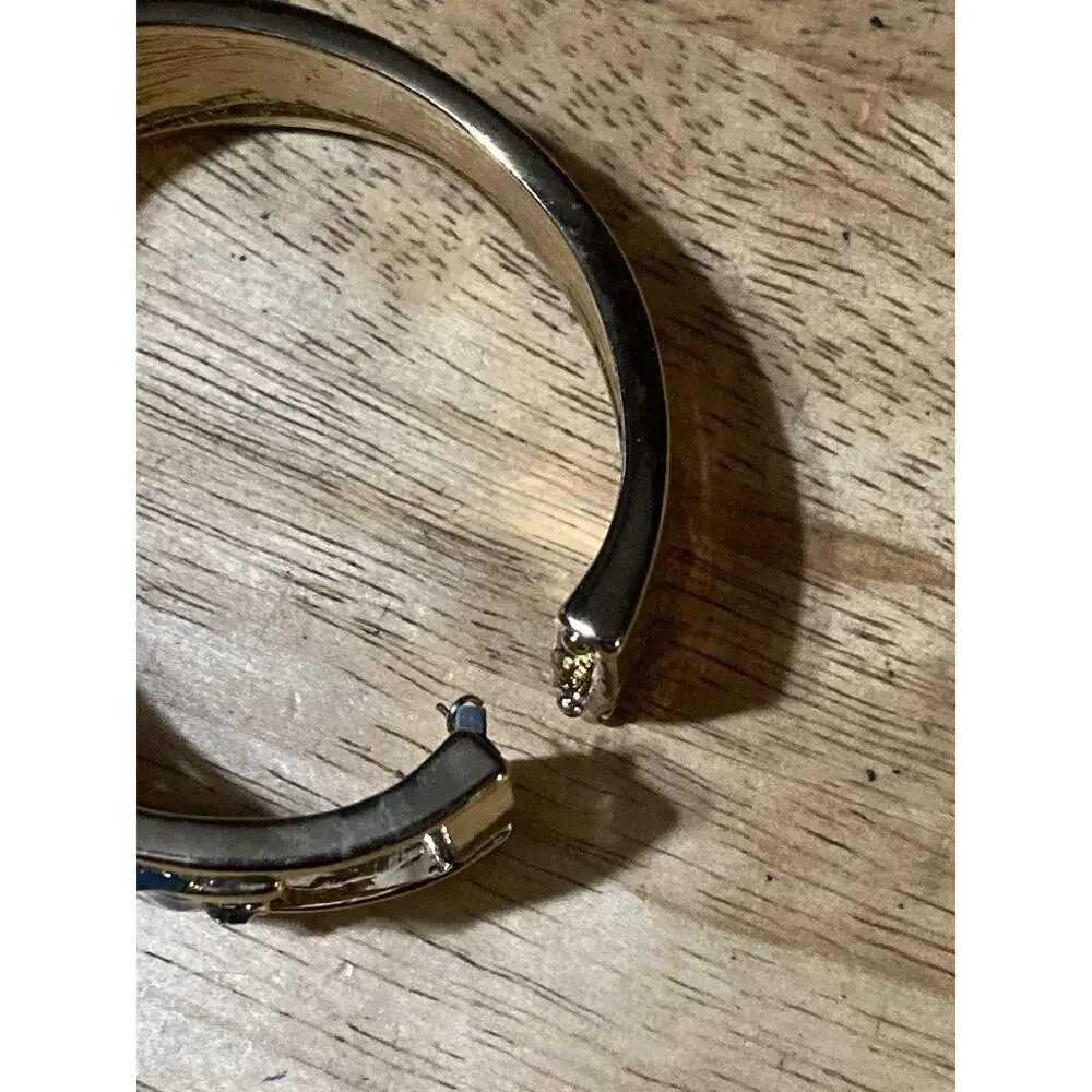 Unbranded gold tone